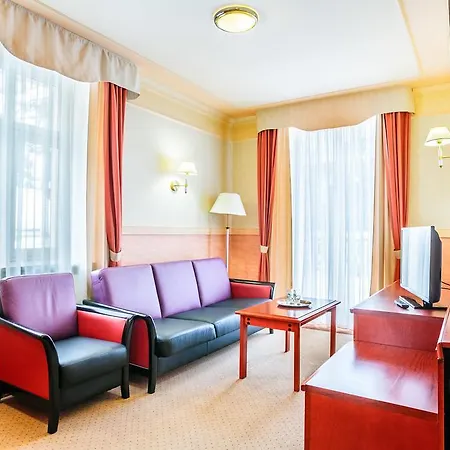 Hotel Almira Wellness & *